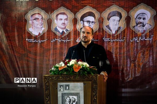 مراسم عطر افشانی و گلریزان مزار مطهر شهدای هشتم شهریور