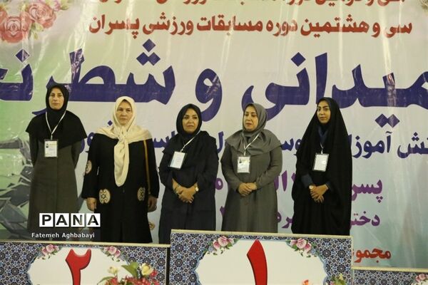اهدای مدال روز اول و دوم مسابقات دو و میدانی دختران در شهرکرد