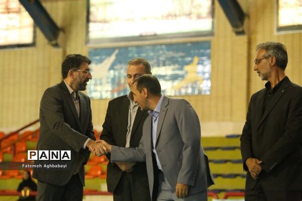 اهدای مدال روز اول و دوم مسابقات دو و میدانی دختران در شهرکرد