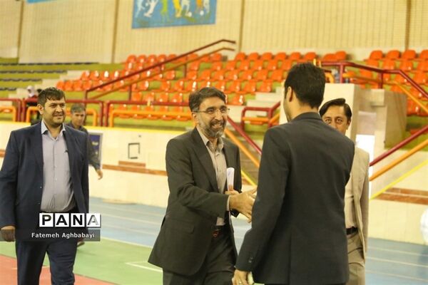 اهدای مدال روز اول و دوم مسابقات دو و میدانی دختران در شهرکرد
