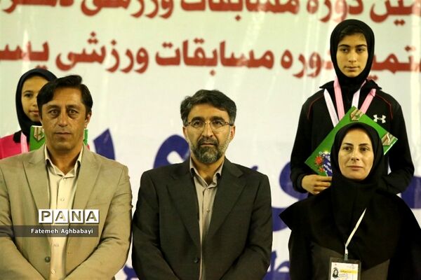 اهدای مدال روز اول و دوم مسابقات دو و میدانی دختران در شهرکرد