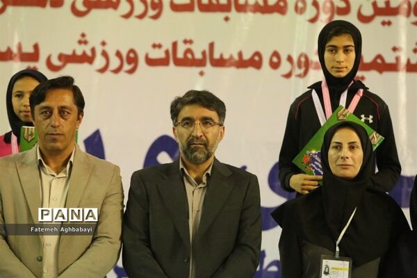 اهدای مدال روز اول و دوم مسابقات دو و میدانی دختران در شهرکرد
