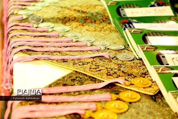 اهدای مدال روز اول و دوم مسابقات دو و میدانی دختران در شهرکرد
