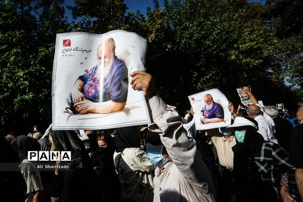 مراسم تشییع پیکر هوشنگ ابتهاج