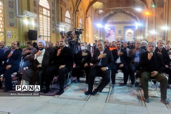 مراسم عطر افشانی وگلریزان مزار مطهر شهدای هشتم شهریور