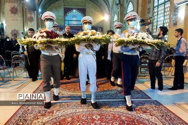 مراسم عطر افشانی وگلریزان مزار مطهر شهدای هشتم شهریور