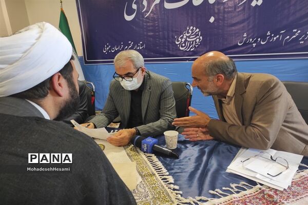 میز ارتباط مردمی با وزیر آموزش و پرورش و مسئولان استان در مصلی نماز جمعه
