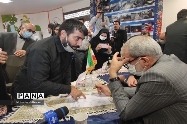 میز ارتباط مردمی با وزیر آموزش و پرورش و مسئولان استان در مصلی نماز جمعه
