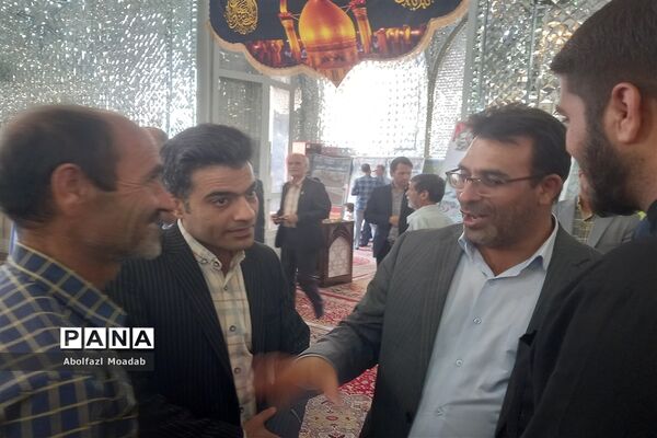 میز خدمت مسئولان کاشمر در نماز جمعه
