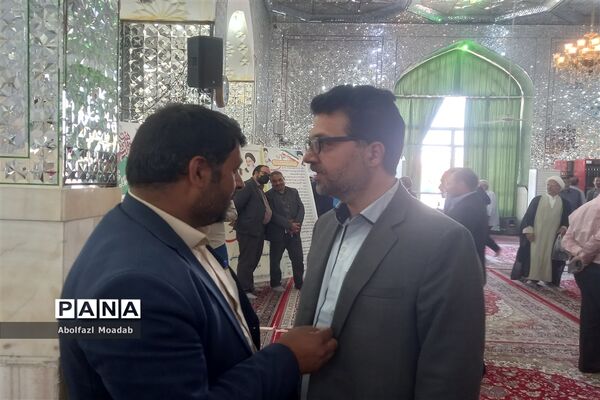 میز خدمت مسئولان کاشمر در نماز جمعه
