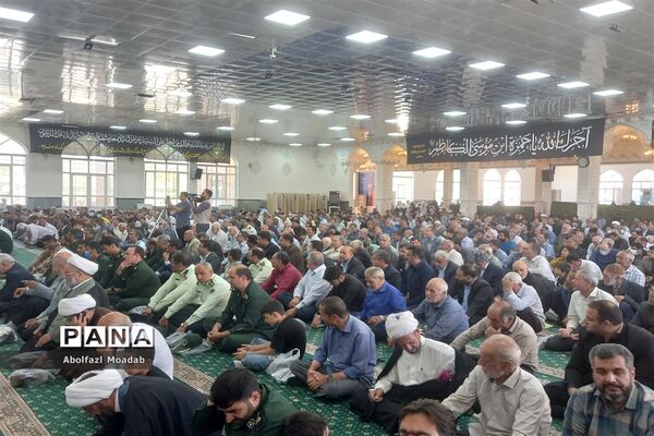 میز خدمت مسئولان کاشمر در نماز جمعه