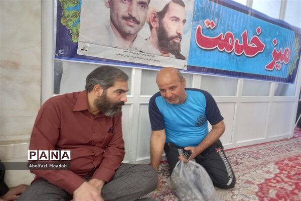 میز خدمت مسئولان کاشمر در نماز جمعه