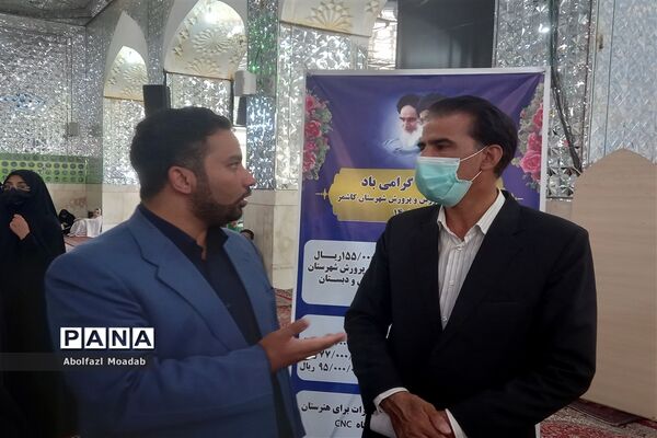 میز خدمت مسئولان کاشمر در نماز جمعه