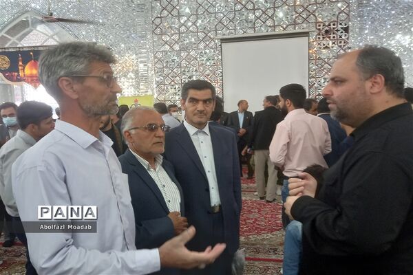 میز خدمت مسئولان کاشمر در نماز جمعه