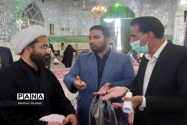 میز خدمت مسئولان کاشمر در نماز جمعه