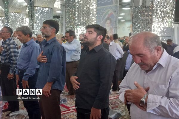 میز خدمت مسئولان کاشمر در نماز جمعه