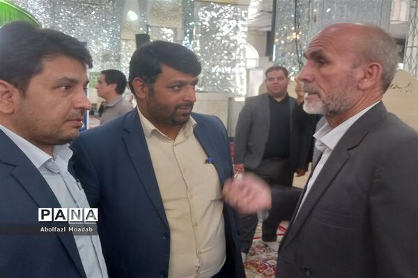 میز خدمت مسئولان کاشمر در نماز جمعه