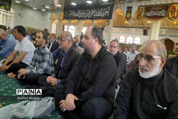 میز خدمت مسئولان کاشمر در نماز جمعه