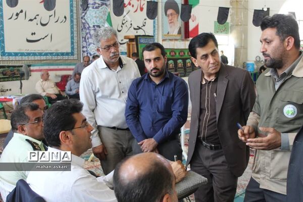 برپایی میز خدمت و تقدیر از کارمندان نمونه در گلوگاه