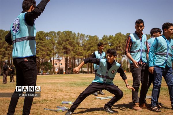 انجام برنامه‌های فرهنگی در دومین روز اردوی قطبی اعضای سازمان دانش‌آموزی اصفهان