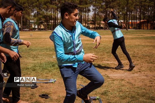 انجام برنامه‌های فرهنگی در دومین روز اردوی قطبی اعضای سازمان دانش‌آموزی اصفهان