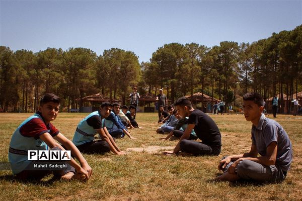 انجام برنامه‌های فرهنگی در دومین روز اردوی قطبی اعضای سازمان دانش‌آموزی اصفهان