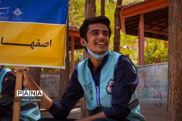انجام برنامه‌های فرهنگی در دومین روز اردوی قطبی اعضای سازمان دانش‌آموزی اصفهان