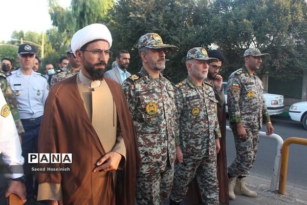 غبارروبی مزار شهدای قم با حضور کارکنان پدافند هوایی ارتش