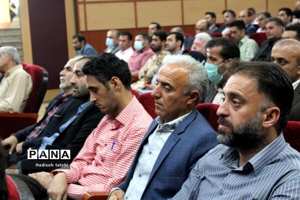 آیین تجلیل از کارمندان نمونه شهرستان محمودآباد