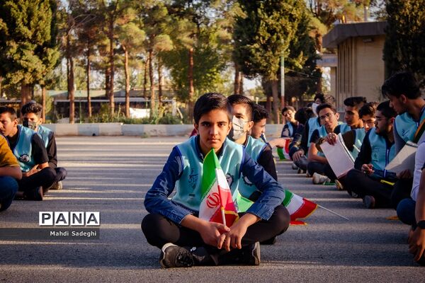 صبحگاه آخرین روز از اردوی قطبی دانش‌آموزان عضو سازمان دانش‌آموزی در اصفهان