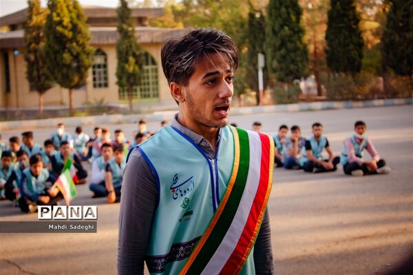 صبحگاه آخرین روز از اردوی قطبی دانش‌آموزان عضو سازمان دانش‌آموزی در اصفهان