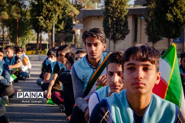 صبحگاه آخرین روز از اردوی قطبی دانش‌آموزان عضو سازمان دانش‌آموزی در اصفهان