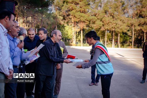 صبحگاه آخرین روز از اردوی قطبی دانش‌آموزان عضو سازمان دانش‌آموزی در اصفهان