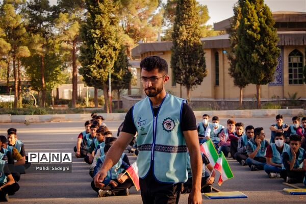 صبحگاه آخرین روز از اردوی قطبی دانش‌آموزان عضو سازمان دانش‌آموزی در اصفهان