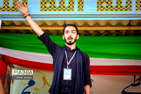 صبحگاه آخرین روز از اردوی قطبی دانش‌آموزان عضو سازمان دانش‌آموزی در اصفهان