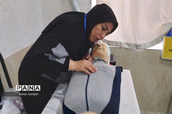 حضور دانش‌آموزان در کلاس‌های آموزشی اردوی قطبی در گلستان