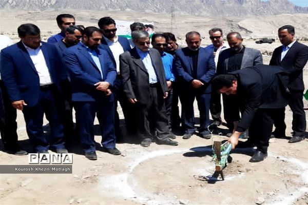 با حضور وزیر علوم سه پروژه صنعتی در شهرستان کازرون کلنگ‌زنی شد