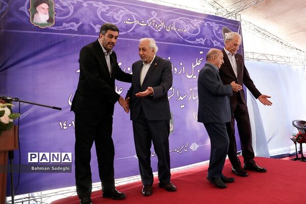 مراسم تجلیل از دانش‌آموزان ممتاز و نخبه مدارس خیرساز