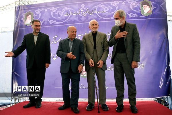 مراسم تجلیل از دانش‌آموزان ممتاز و نخبه مدارس خیرساز