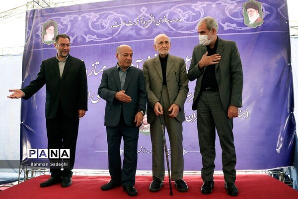 مراسم تجلیل از دانش‌آموزان ممتاز و نخبه مدارس خیرساز