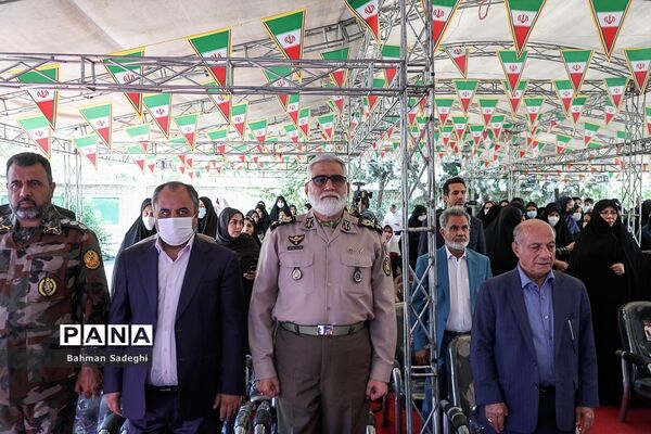 مراسم تجلیل از دانش‌آموزان ممتاز و نخبه مدارس خیرساز
