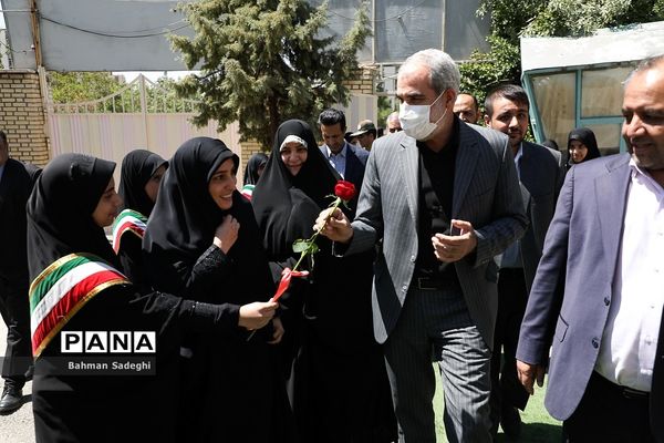 مراسم تجلیل از دانش‌آموزان ممتاز و نخبه مدارس خیرساز