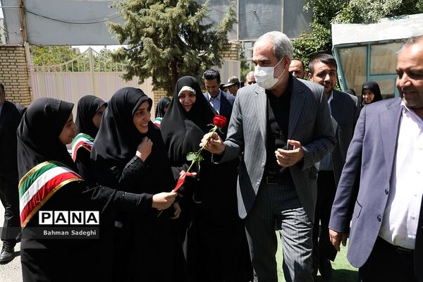 مراسم تجلیل از دانش‌آموزان ممتاز و نخبه مدارس خیرساز