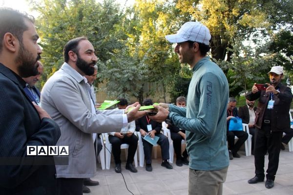 نشست صمیمی قائم مقام معاون وزیر در سازمان دانش‌آموزی با عوامل و سرپرستان اردوی قطبی دماوند