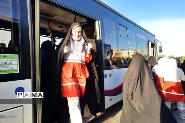 بدرقه جلو داران هلال احمر برای اربعین