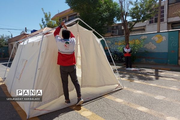 آموزش چادرزنی در پایگاه اوقات فراغت سازمان دانش‌آموزی فشافویه