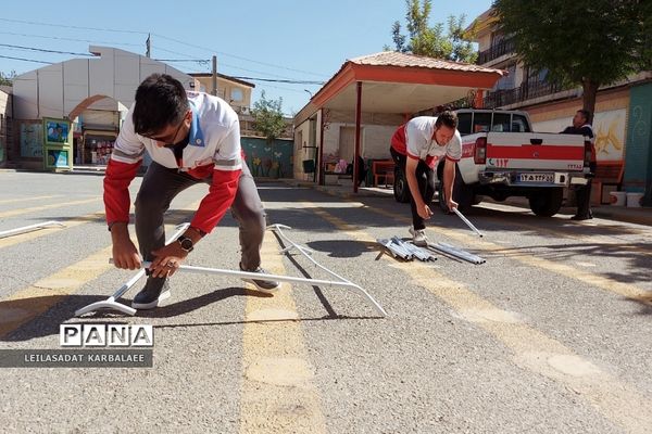 آموزش چادرزنی در پایگاه اوقات فراغت سازمان دانش‌آموزی فشافویه