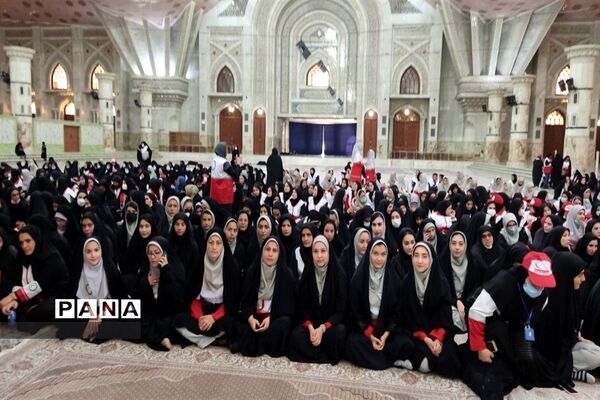 حضور داوطلبان هلال احمر ناحیه دو بهارستان  در آیین بدرقه تیم های درمانی اربعین حسینی
