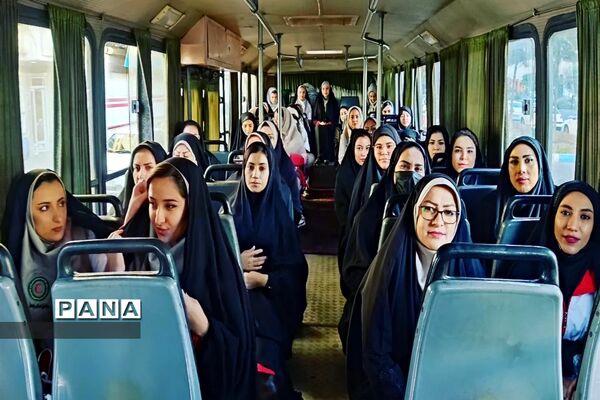 حضور داوطلبان هلال احمر ناحیه دو بهارستان  در آیین بدرقه تیم های درمانی اربعین حسینی