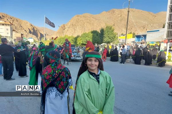 حرکت نمادین ورود اسرای مظلوم کربلا به شهر شام